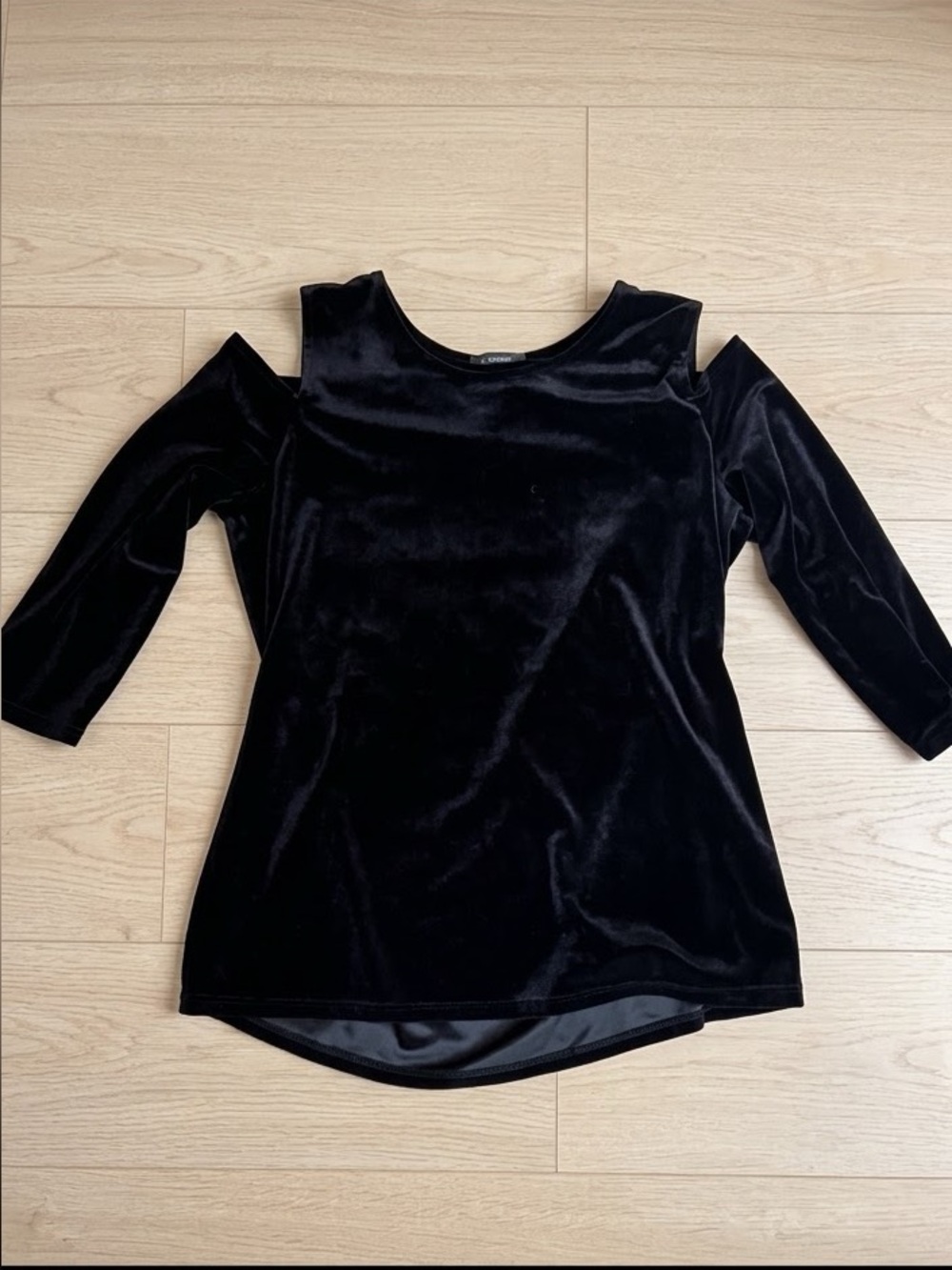 Tahari Black Velvet Cold-Shoulder Long Sleeve Tee Top